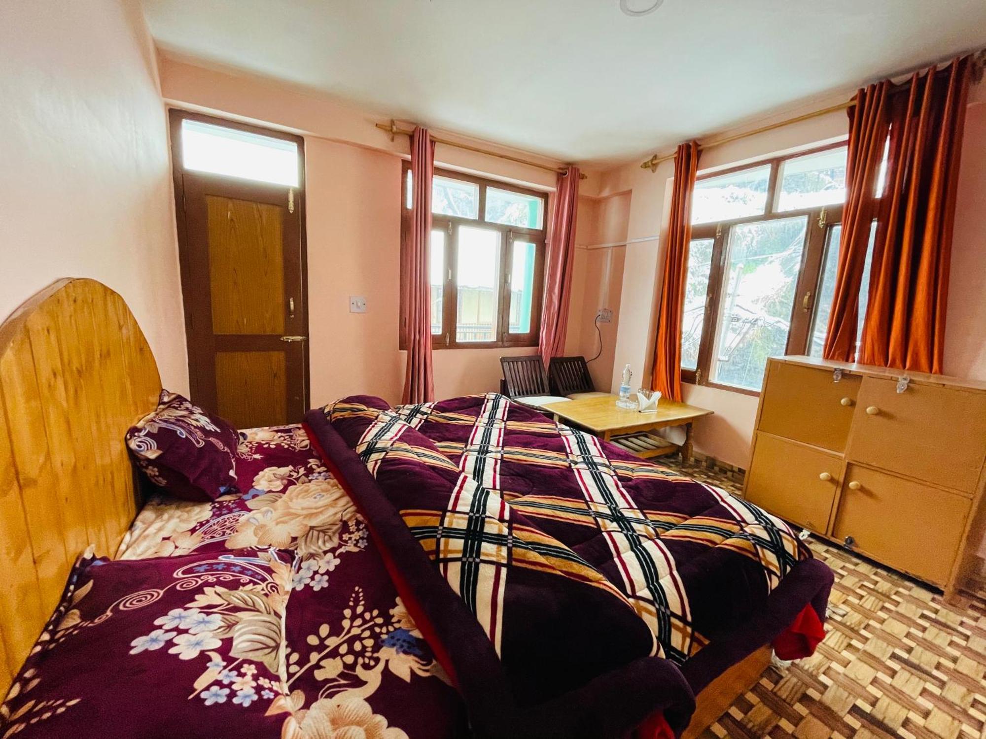 La Voglia-Old Manali Hostel Εξωτερικό φωτογραφία