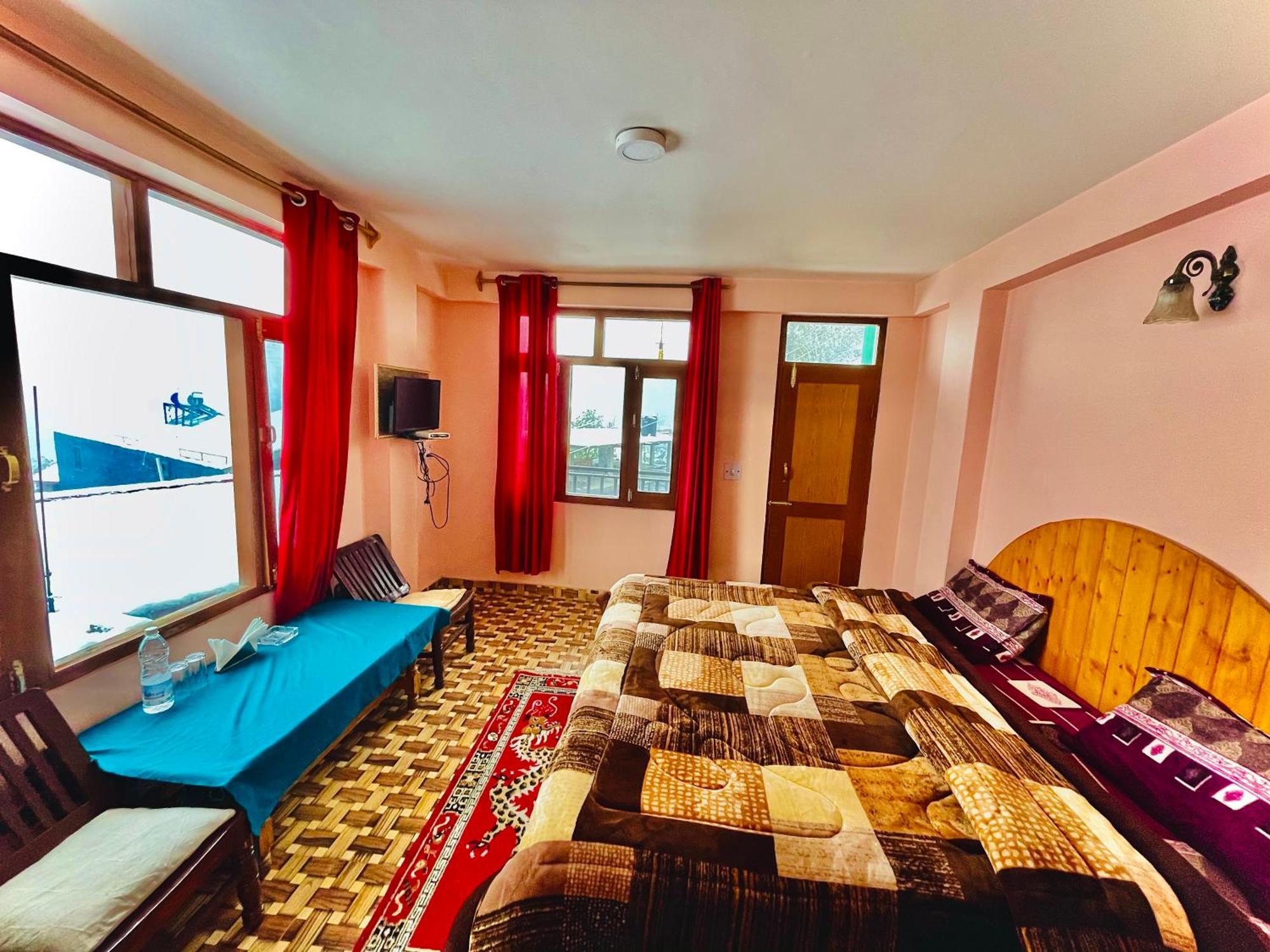 La Voglia-Old Manali Hostel Εξωτερικό φωτογραφία